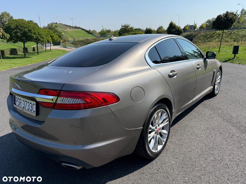 Jaguar XF 3.0 V6 D Luxury - 30