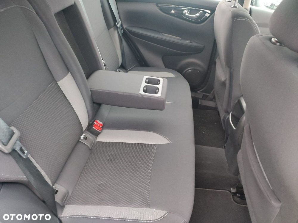 Nissan Qashqai 1.3 DIG-T N-Connecta EU6d - 24