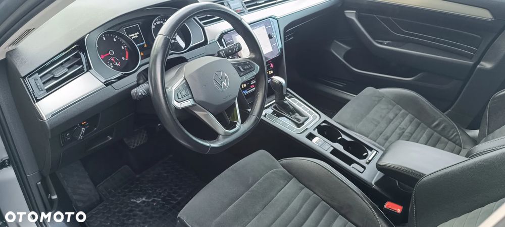 Volkswagen Passat Variant 2.0 TDI SCR DSG Elegance - 11