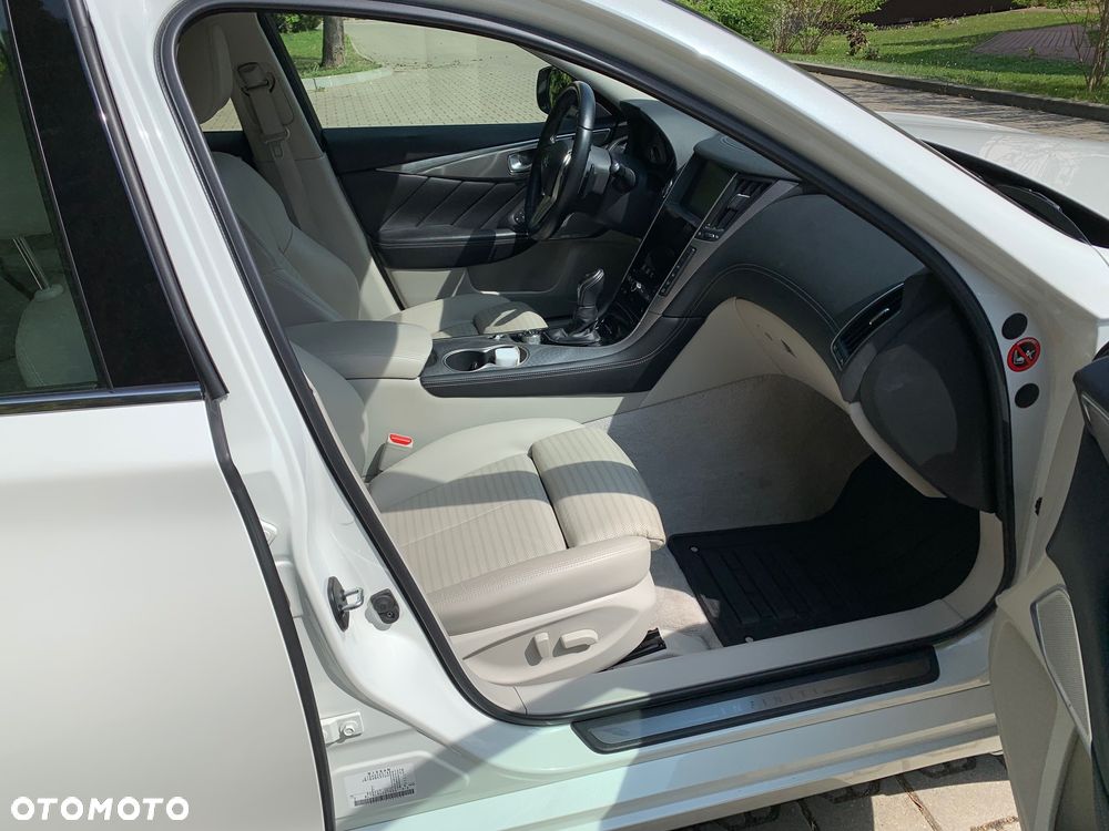 Infiniti Q50 Hybrid Sport Tech - 8