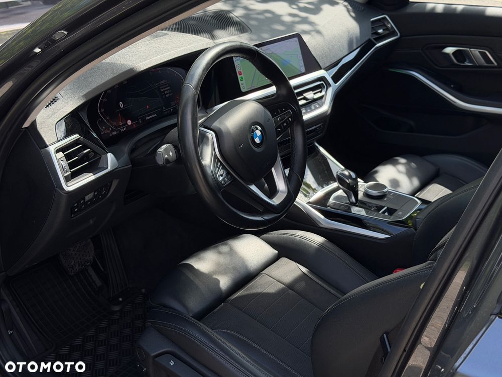 BMW Seria 3 330i Sport Line - 14