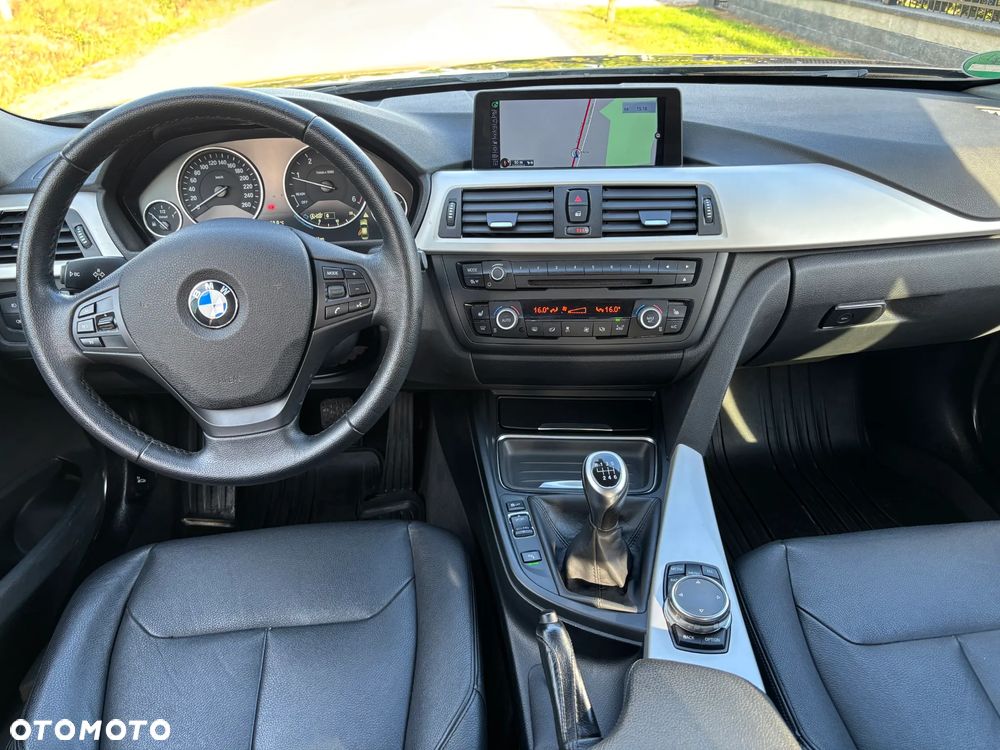 BMW Seria 3 320d Sport Line - 31