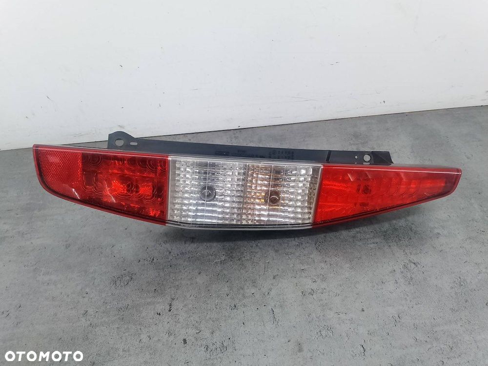 LAMPA TYLNA PRAWA FIAT DOBLO I 040600999000  40600748 - 1
