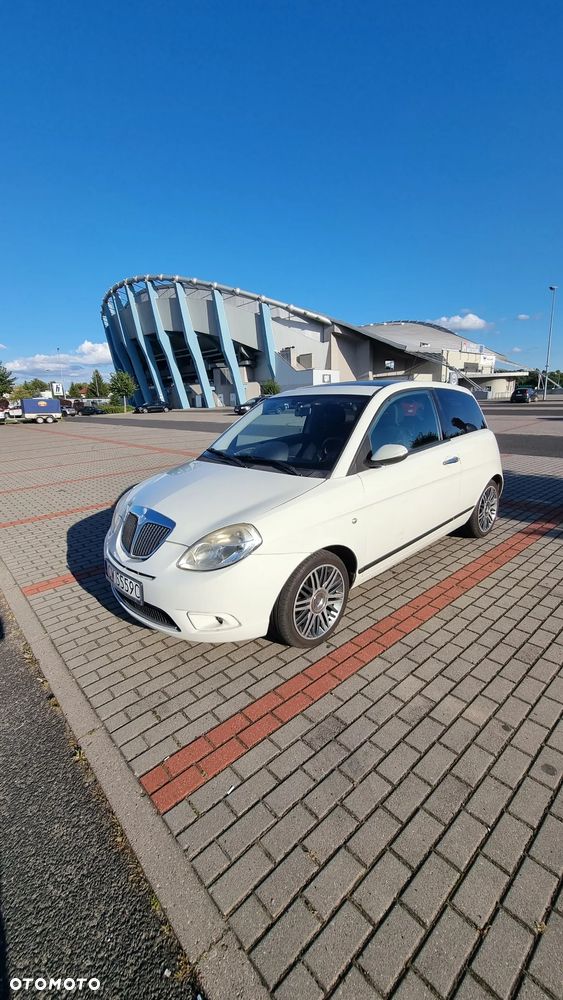 Lancia Ypsilon 1.4 S MomoDesign (5 os.) - 2