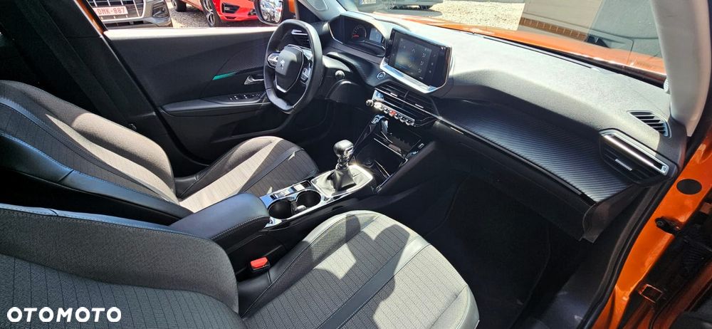 Peugeot 2008 1.2 Pure Tech GPF Allure S&S - 23