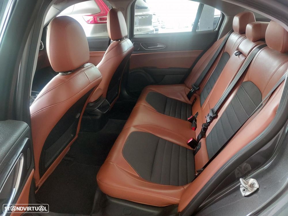 Alfa Romeo Giulia 2.2 D - 14