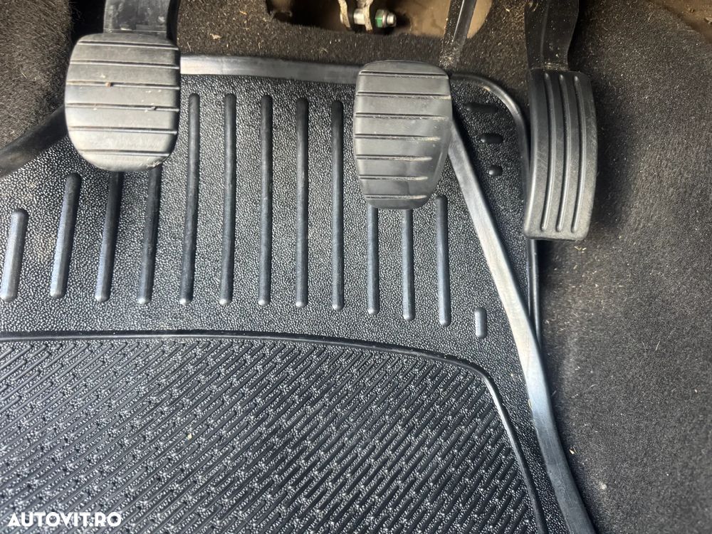 Dacia Duster 1.6 4x2 Prestige - 32