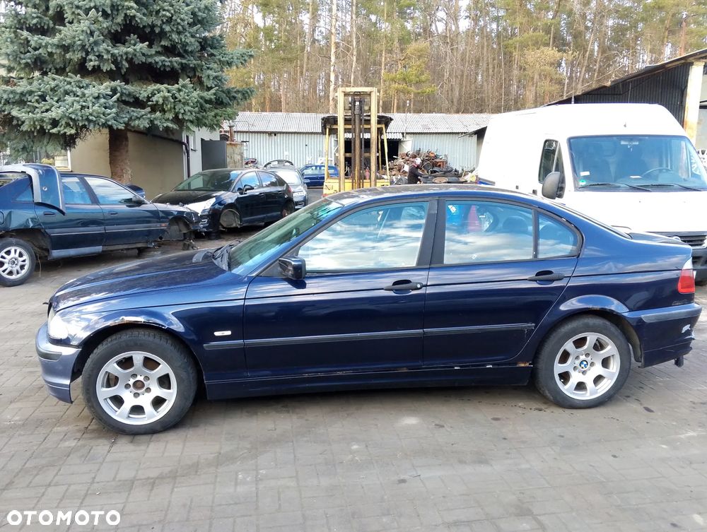 BMW Seria 3 E46 Przed Lift (98-01r.) 2.0 D 136KM. Silnik M47D20 (M47 D20) / 204D1 Skrzynia 7503247 / S5D 280Z THCI  (S5D280Z) lakier 317 Orient Blau Metallic. Cały na części. GWARANCJA !!! Przód Tył Zestaw Komplet Drzwi Klapa Zderzak Błotnik Maska Grill Atrapa Szyba Pas Lampa Lusterko Boczki Fotel Kanapa Kokpit Deska Rozdzielcza Przełącznik Włącznik Sterownik Przewody Wiązka Instalacja Moduł Komputer Czujnik Listwa Pompa Alternator Wtryski Głowica Rozrusznik Kompresor Sprzęgło Dwumas Silnik Skrzynia ABS Klimatyzacji Paliwa Wspomagania Kolektor Turbina Przepustnica Zawór Chłodnica Koło Hak Belka Sanki Zawieszenie Mcpherson Półoś Amortyzator Wydech Tłumik Zacisk Most - 5