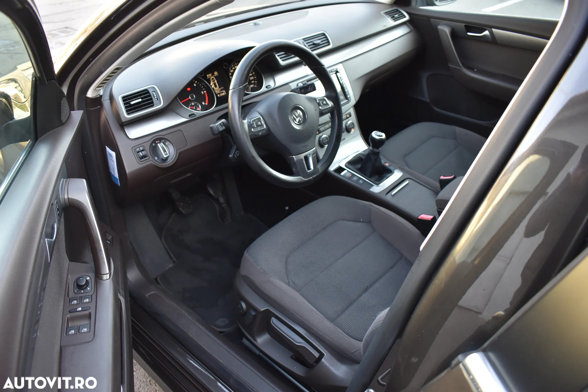 Volkswagen Passat Variant 1.6 TDI BlueMotion Technology Highline - 16