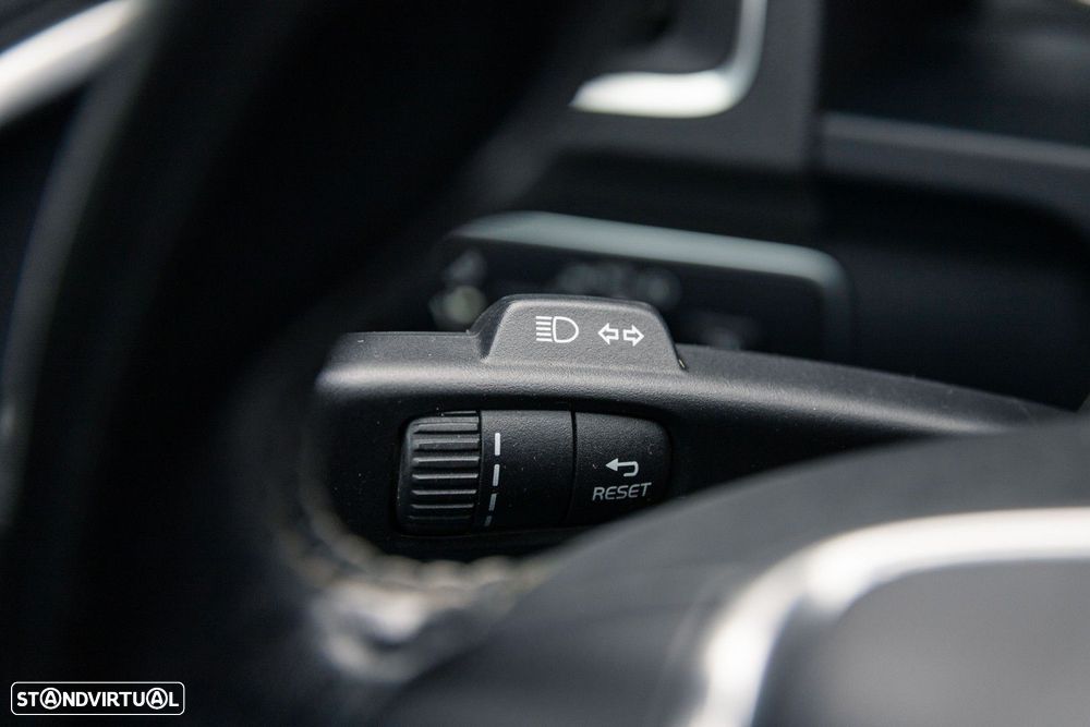 Volvo V60 2.4 D6 Momentum AWD Phev - 33