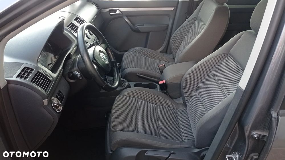 Volkswagen Touran 1.6 FSI Trendline - 31