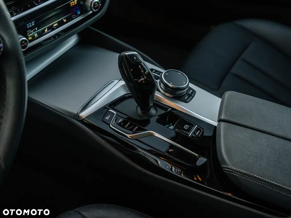 BMW Seria 5 530d xDrive - 10