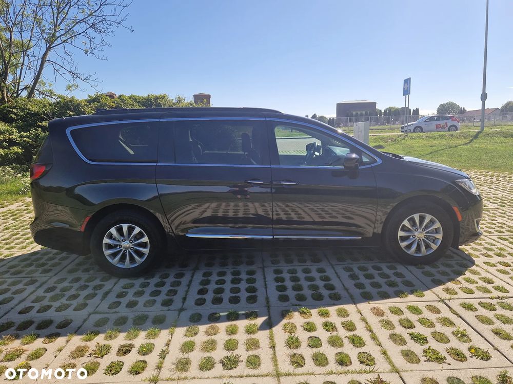 Chrysler Pacifica - 9