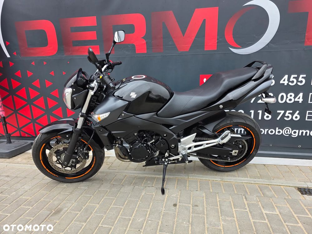 Suzuki GSR - 3