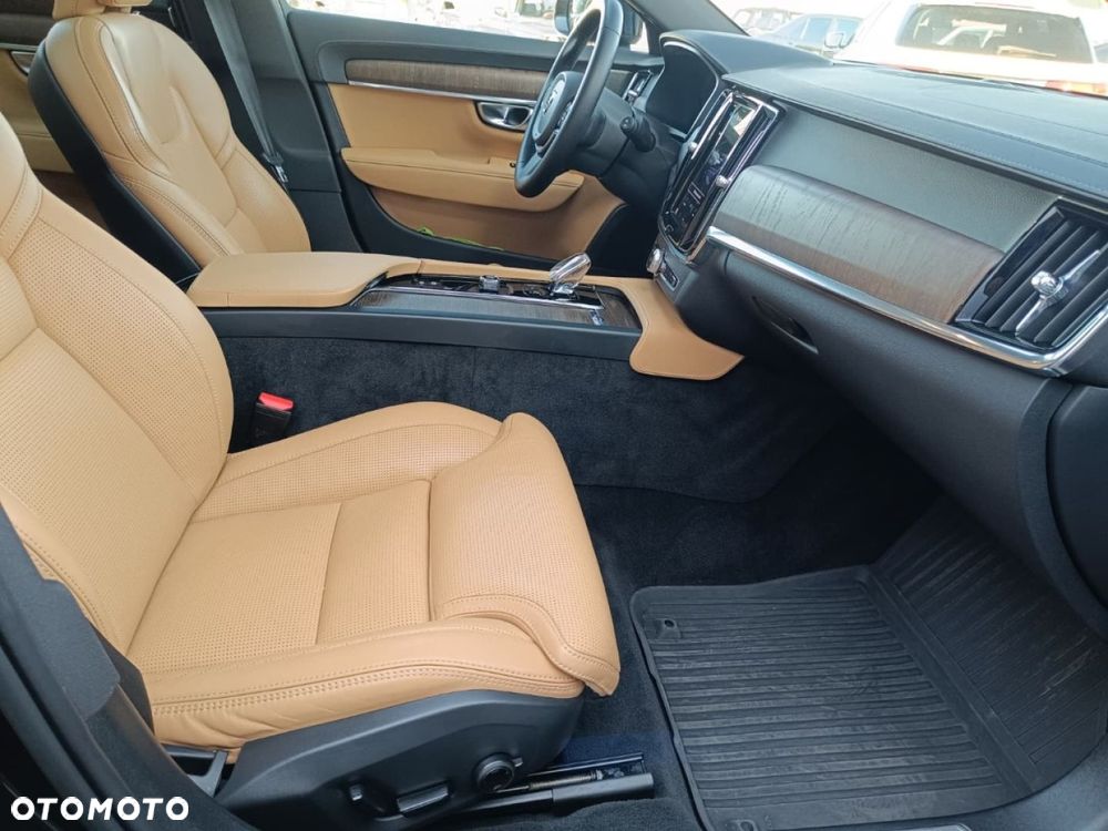 Volvo V90 Cross Country - 28