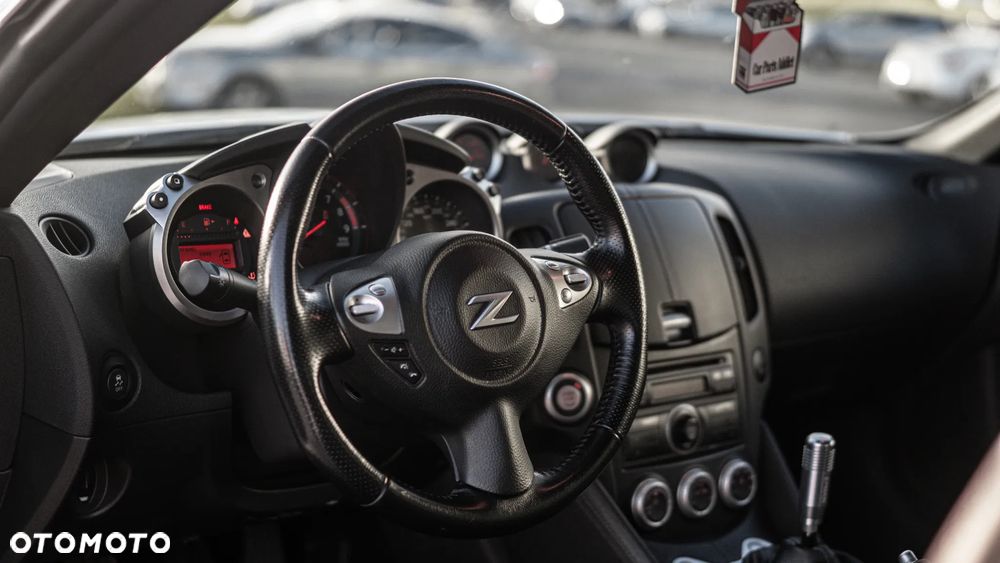 Nissan 370 Z Standard - 25