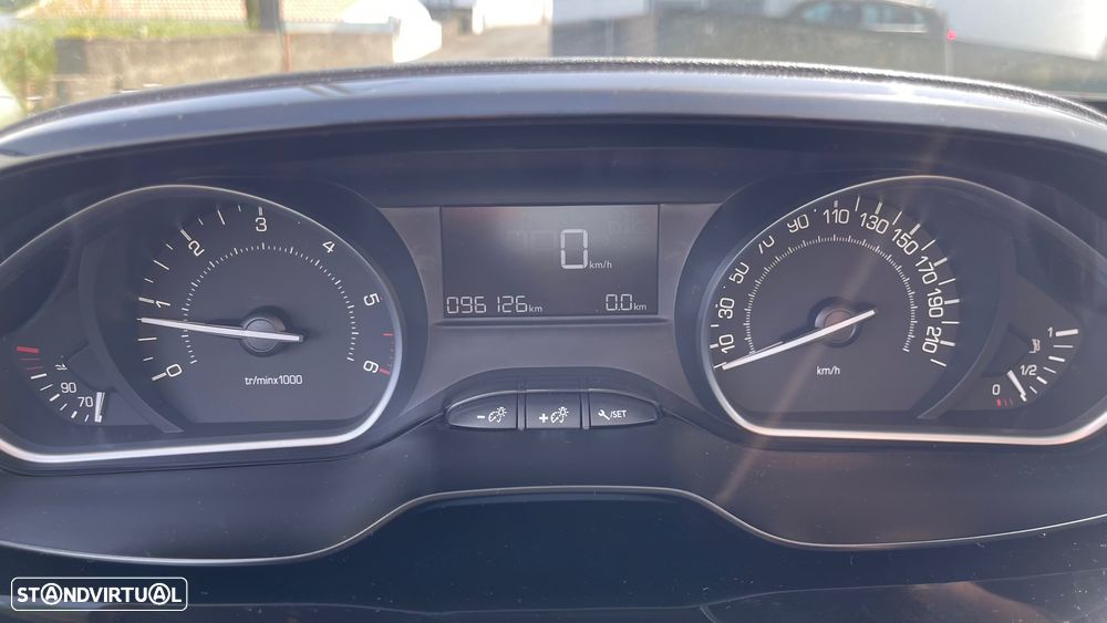 Peugeot 208 1.4 HDi - 10