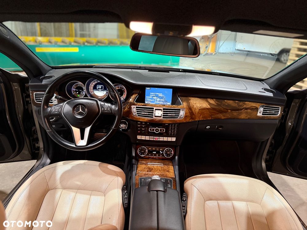 Mercedes-Benz CLS - 21