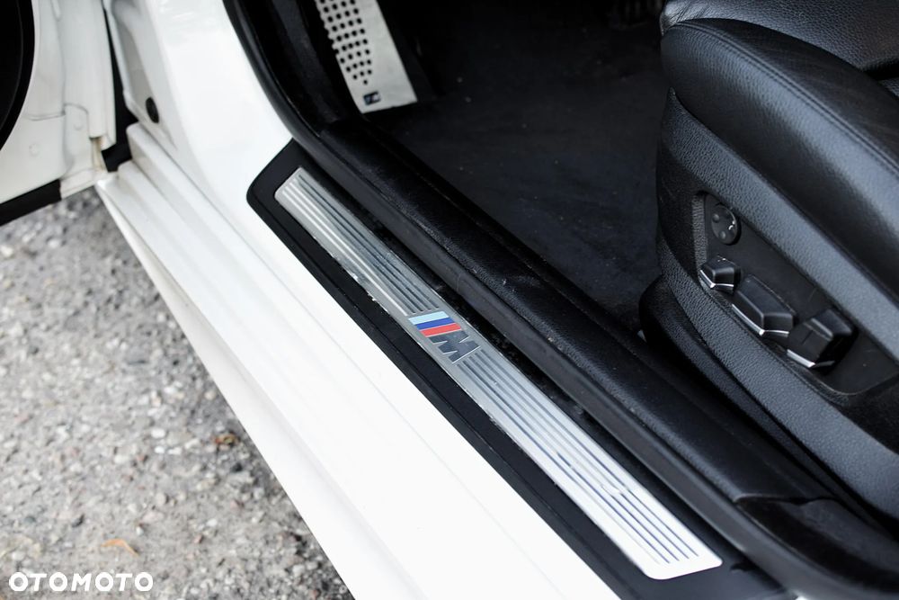 BMW Seria 5 528i xDrive Sport-Aut - 27