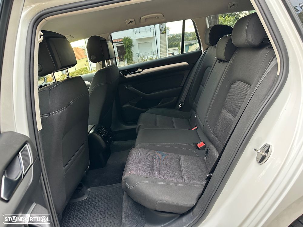 VW Passat Variant 2.0 TDI R-Line - 30