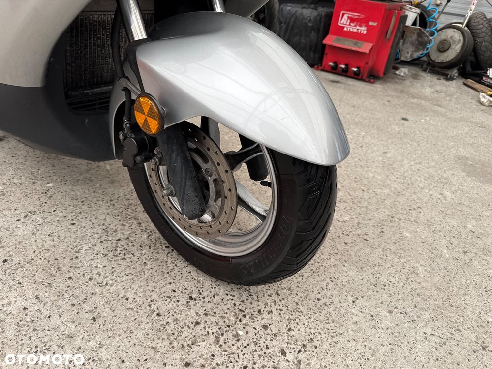 Suzuki Burgman - 12