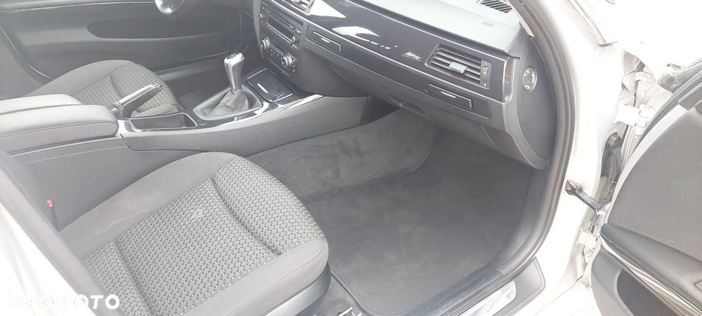 BMW Seria 3 318d - 10