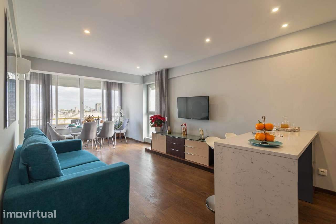 Apartamento T1 Renovado com Vista Mar em Quarteira - Grande imagem: 2/19