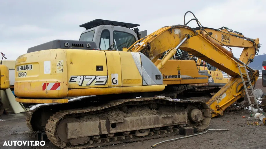 New Holland E 175 - 3