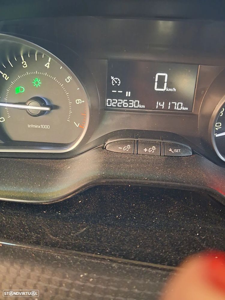 Peugeot 2008 1.2 PureTech Style - 4