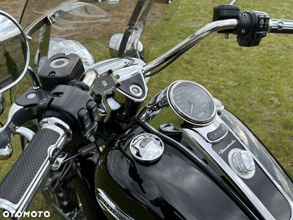 Harley-Davidson Trike Freewheeler - 17