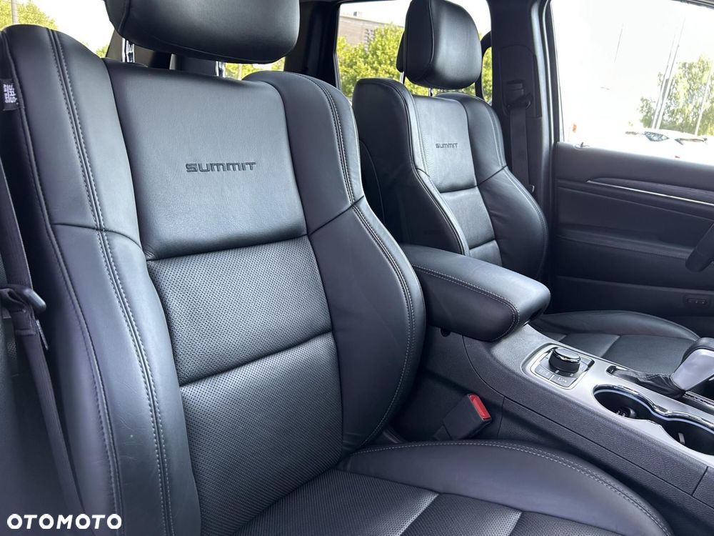 Jeep Grand Cherokee - 24