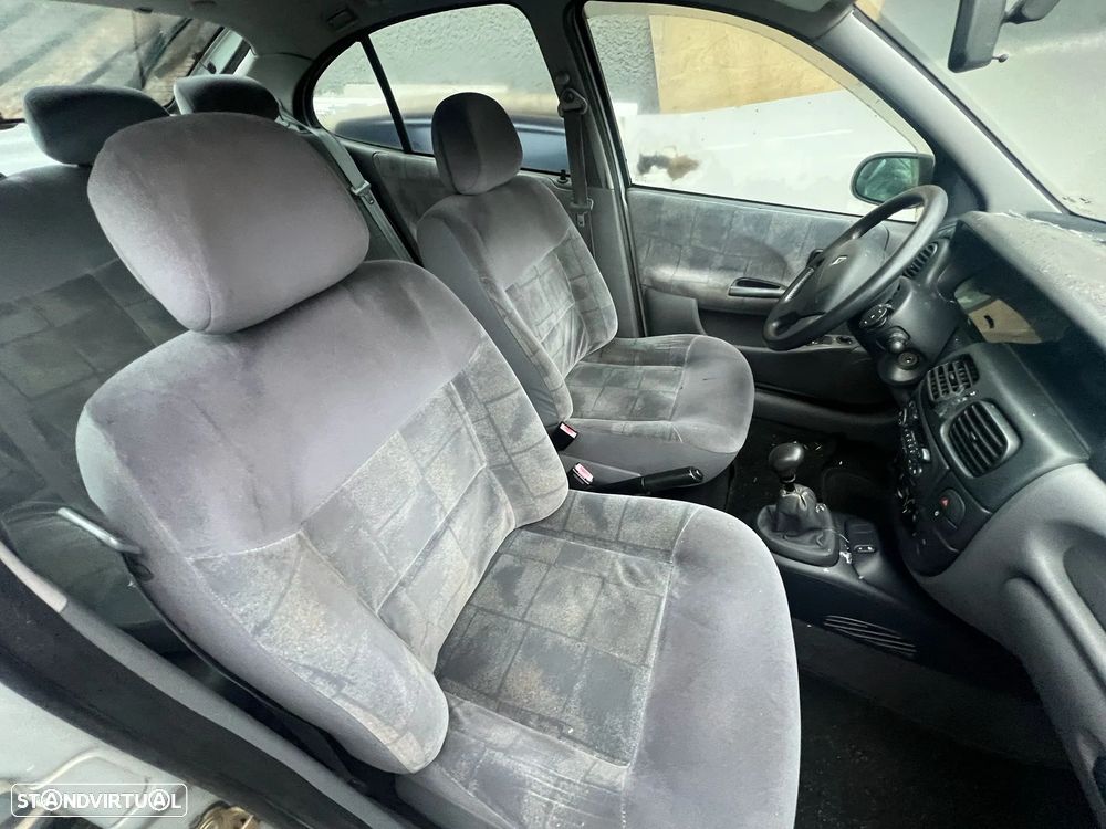 Renault Mégane 1.4 16V RTE - 4