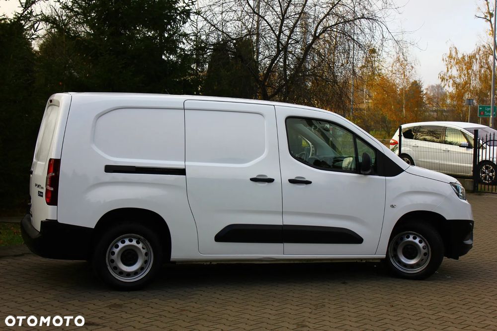 Toyota Proace City CHŁODNIA 1.5D-4D 102KM LONG L2 3 Osobowy - 10
