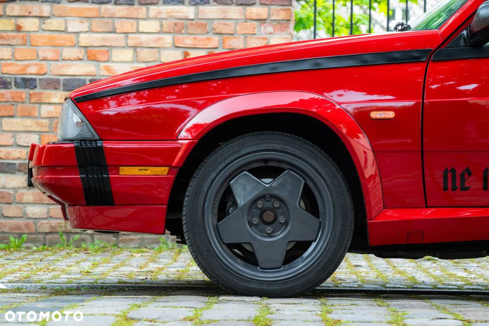 Alfa Romeo 75 - 24