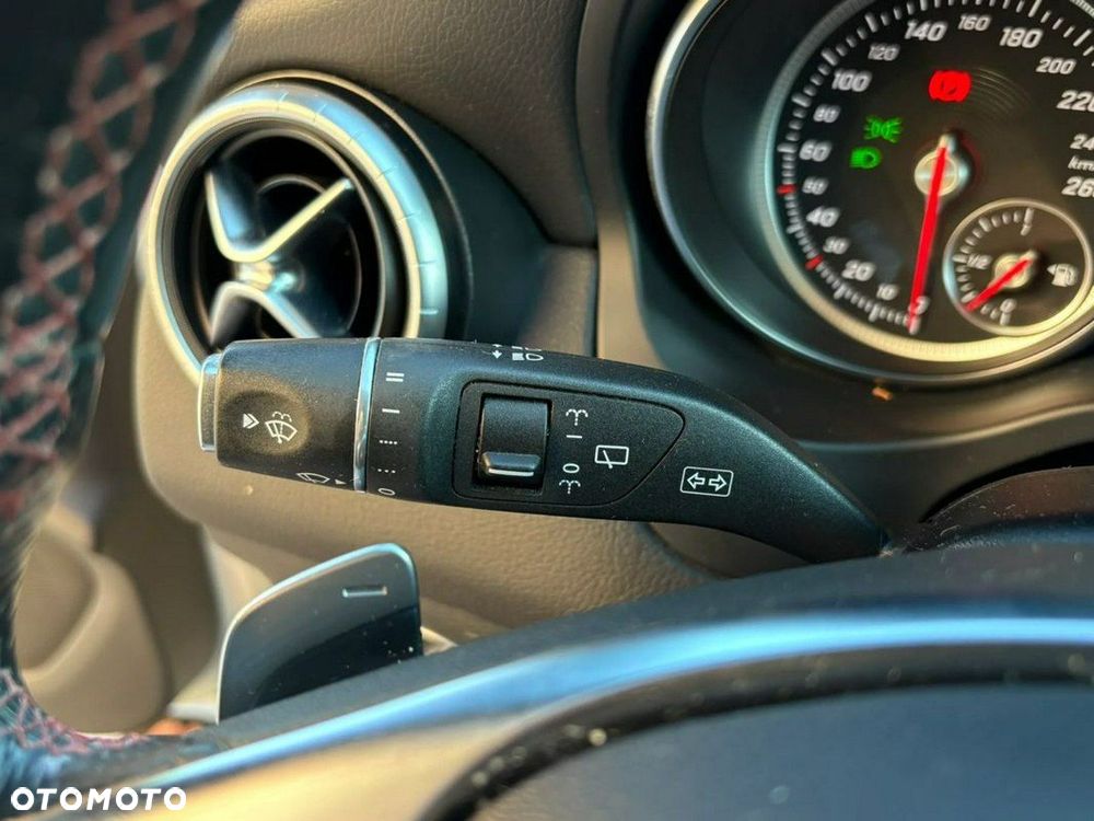 Mercedes-Benz CLA 200 7G-DCT AMG Line - 27