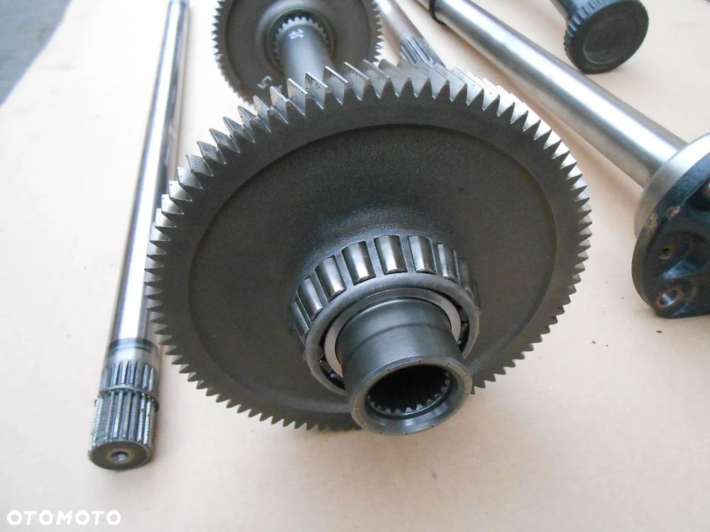 Wałek napędowy skrzyni biegów Z75/89 Case CVX Steyr CVT150 - 6