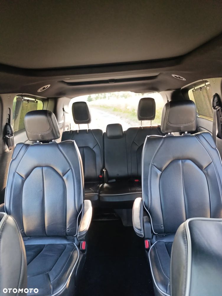 Chrysler Pacifica - 33
