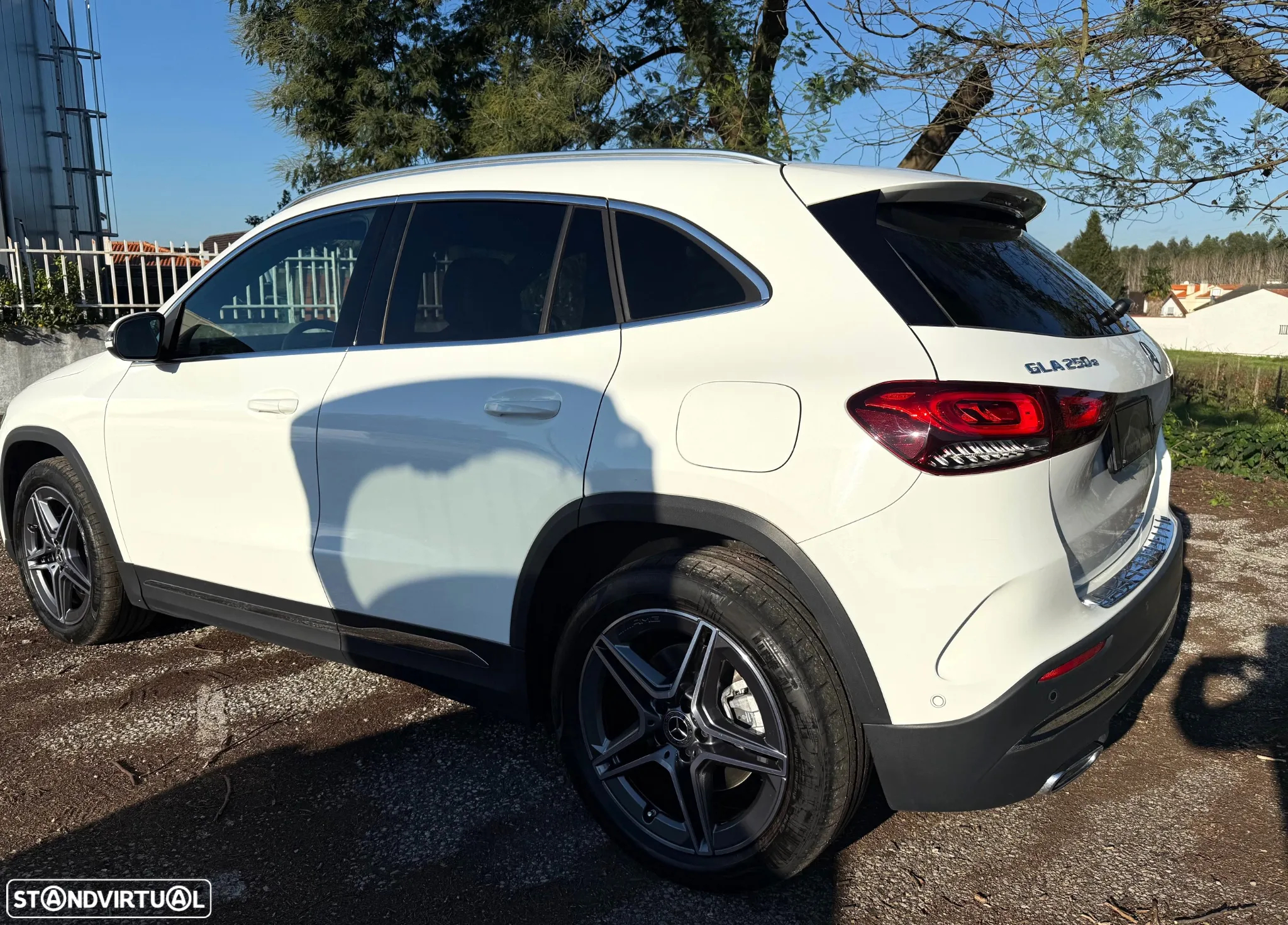 Mercedes-Benz GLA 250 e AMG Line - 2