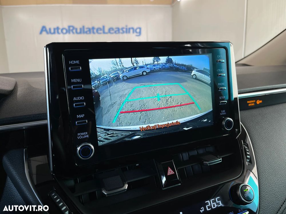 Toyota Corolla Sedan 1.8 HSD Business - 13