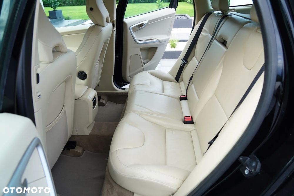 Volvo XC 60 D5 AWD - 29