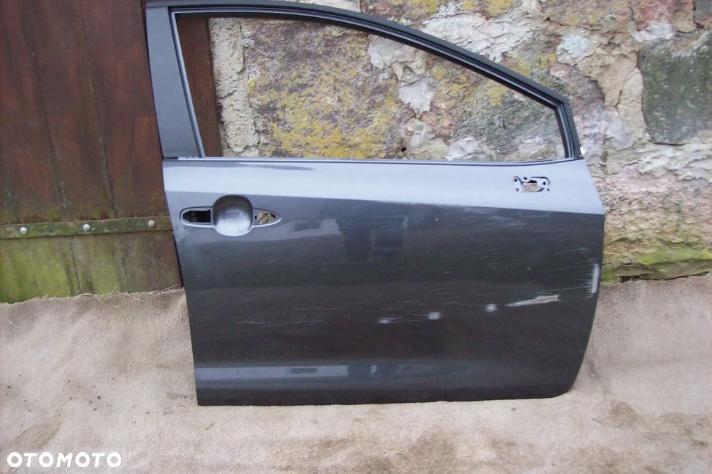 drzwi przednie prawe toyota corolla e-21 - 1
