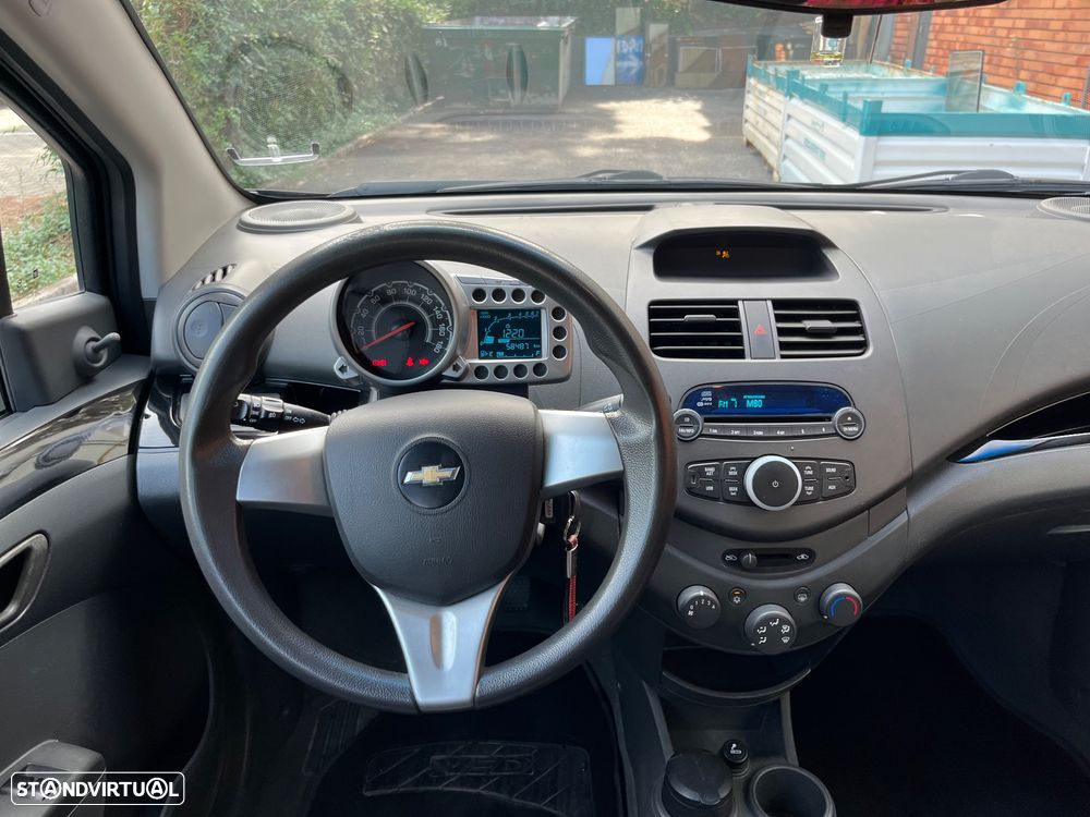 Chevrolet Spark 1.0 LS - 27