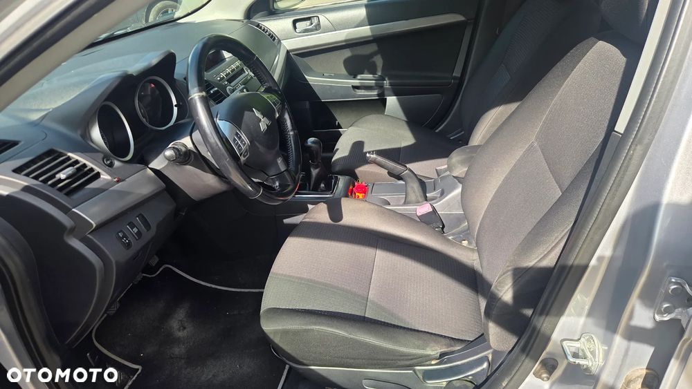 Mitsubishi Lancer 1.8 Inform LPG - 8