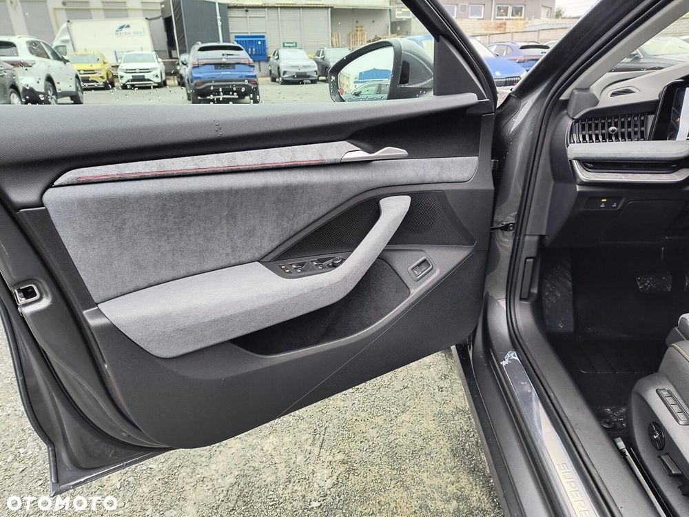 Skoda Superb 2.0 TSI Selection DSG - 9