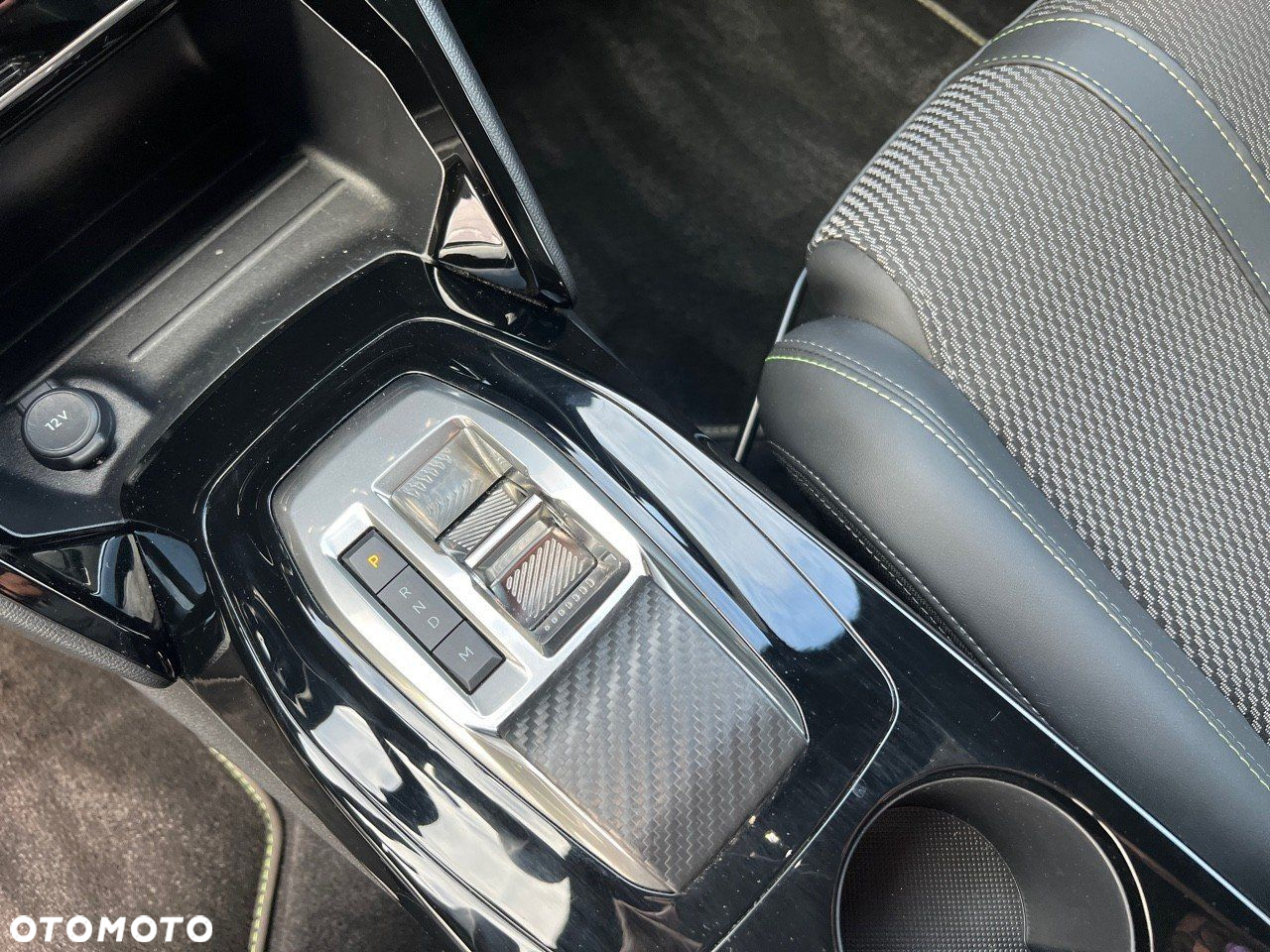 Peugeot 2008 1.2 PureTech GT S&S EAT8 - 17