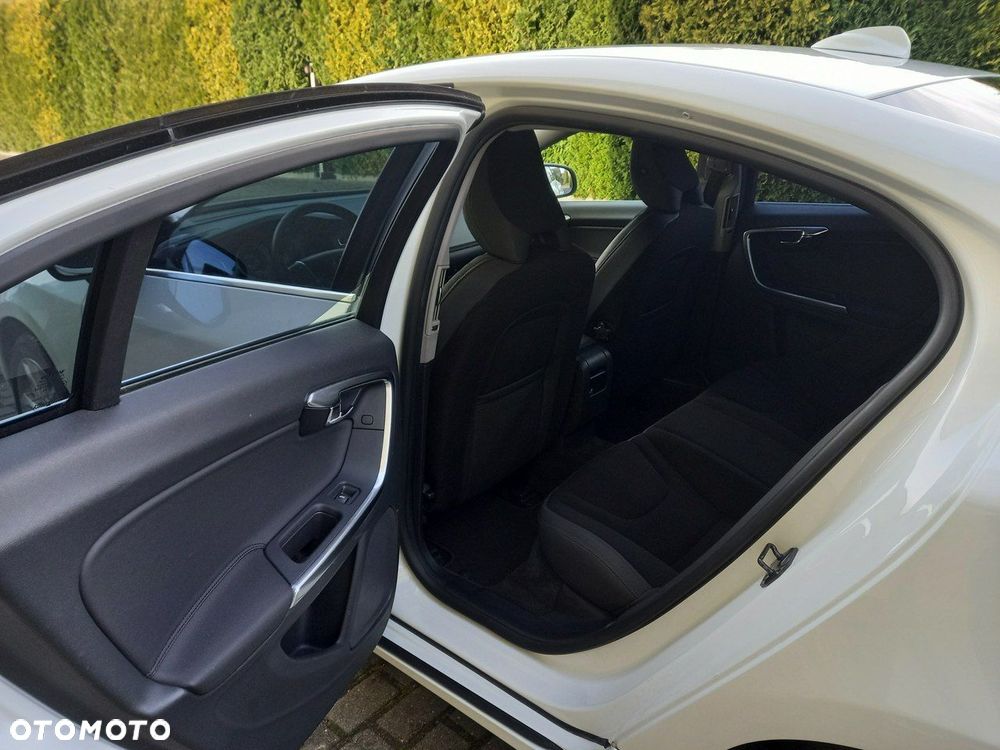 Volvo S60 D2 Momentum - 27