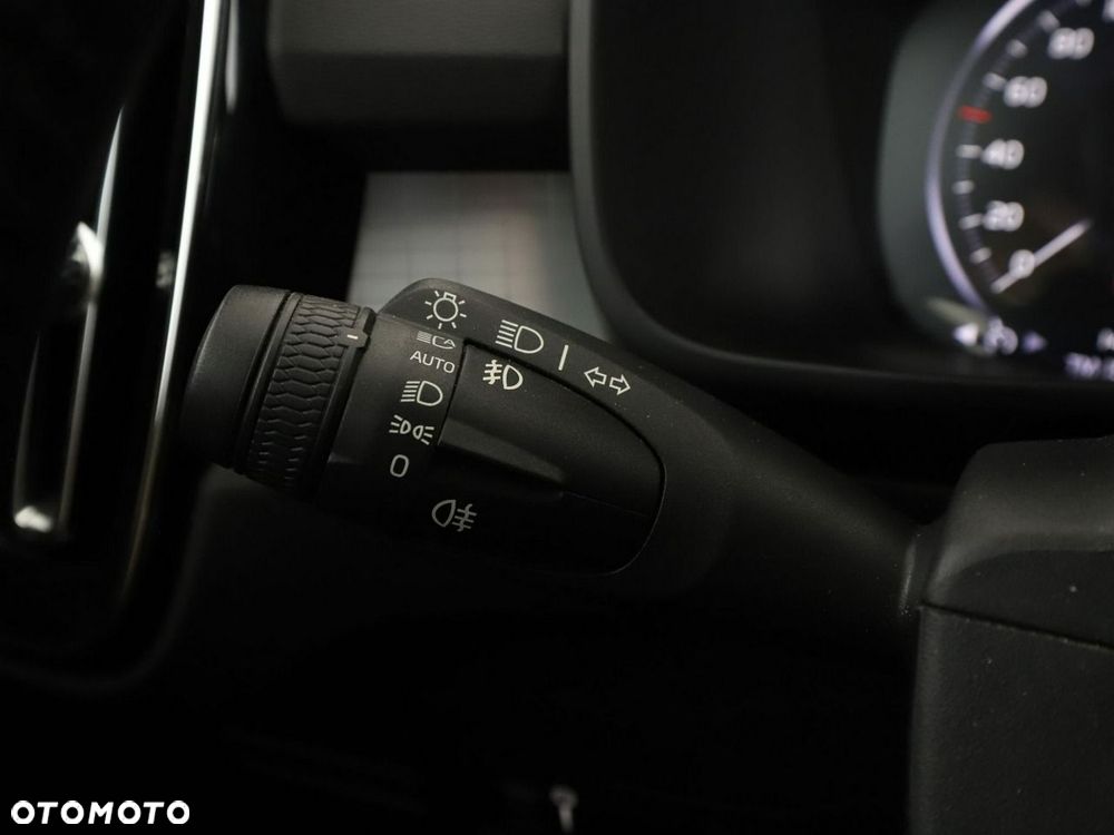 Volvo XC 40 D4 AWD Momentum Pro - 34