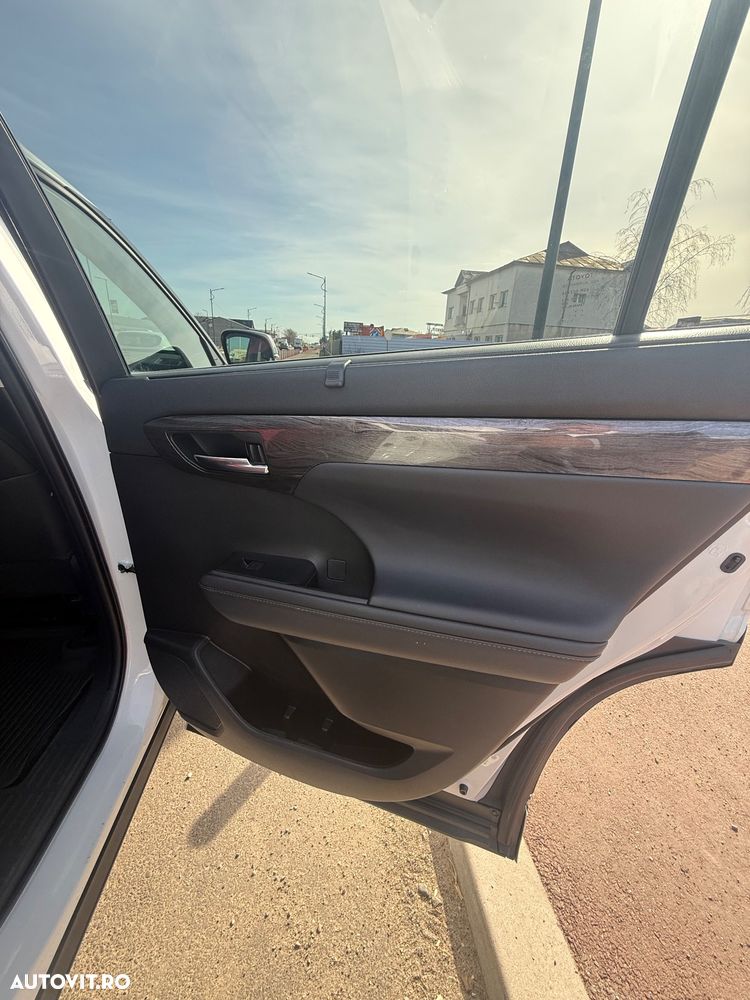 Toyota Highlander 2.5 Hybrid Luxury - 21