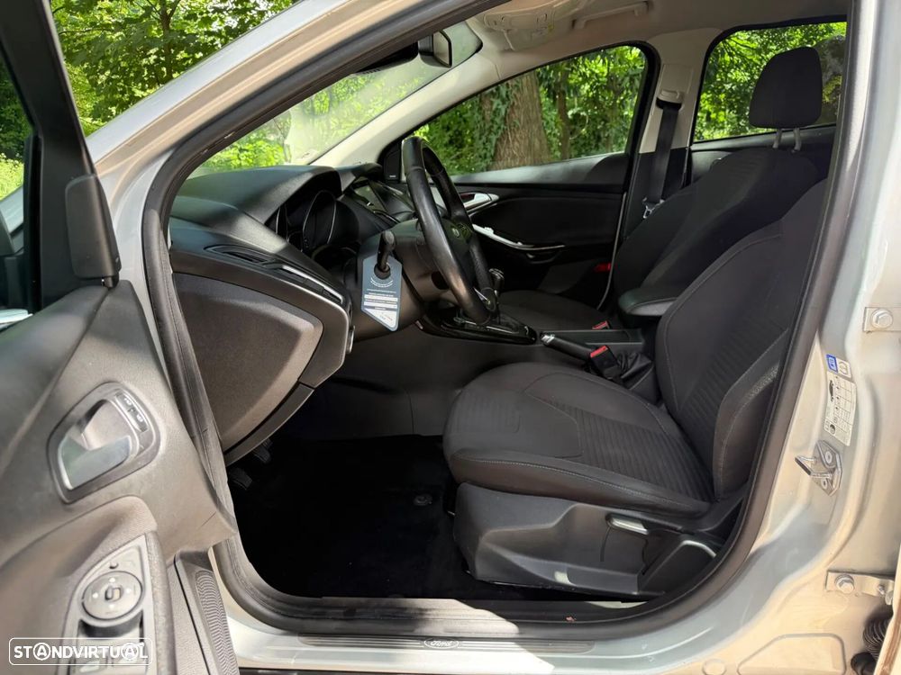 Ford Focus SW - 27