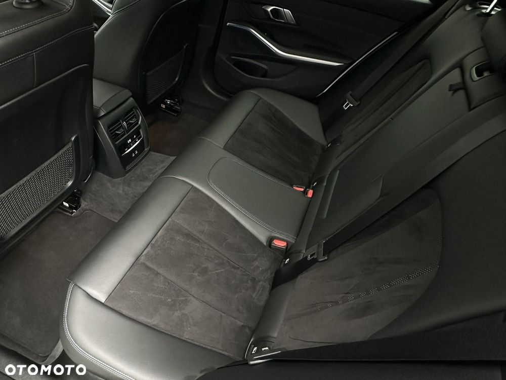 BMW Seria 3 330e PHEV M Sport - 18